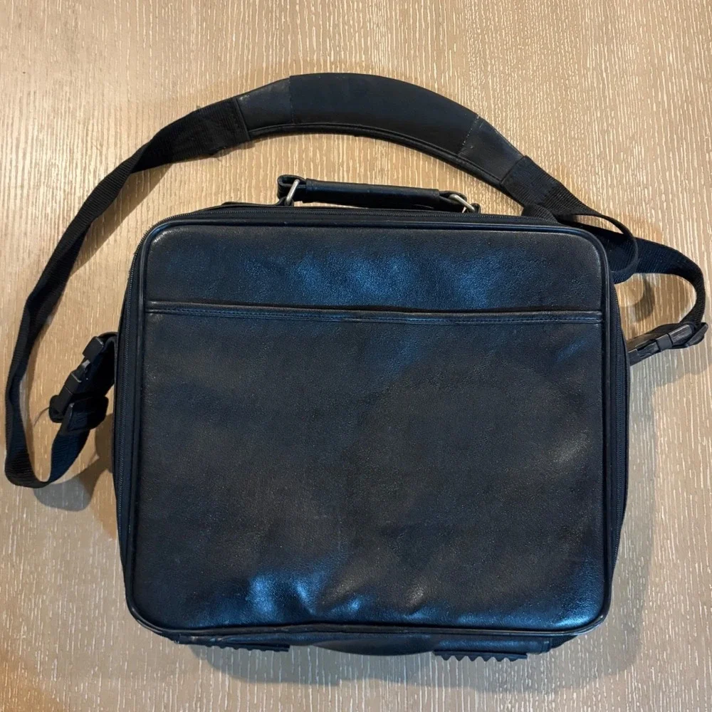 Targus Large Black Leather Laptop Briefcase Messenger Bag Computer Carrying Case